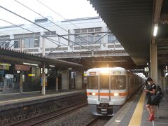 岡崎駅からは新快速電車で大垣駅へ。
この電車の中でもうひと眠り。
やはりバスより電車の方が快適。

乗り換えの大垣駅でドトールが空いていたのでここでモーニング。
