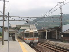 大垣駅から普通列車で北陸へ乗換駅である米原駅へ向かいますが、途中米原駅の１つ手前の醒ヶ井駅で途中下車します。