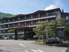 ●岡田旅館＠平湯温泉バスターミナル界隈

バスターミナルから徒歩で約3分ほど。
本日から宿泊する「岡田旅館」さんです。