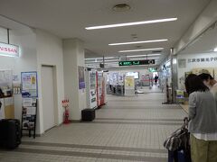 今回の旅行は青森県です。
JALのどこかにマイルを使って楽しんできました。
羽田空港から三沢空港に到着です。
空港自体は凄く小さな空港でした。