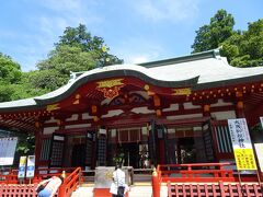 そのまま歩いて静岡浅間神社へやってきました。
敷地内にはたくさんの神社があります。
どうやら神部神社、浅間神社、大歳御祖神社を総称して静岡浅間神社と呼ばれるそうです。
まずは大歳御祖神社へお参り。
祭神は大歳御祖命でご利益は諸産業繁栄守護です。
