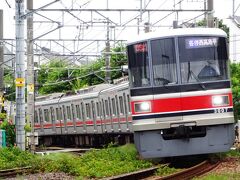 同じ場所、東急3000型使用の、普通上り。都営三田線に直通し高島平まで行く。