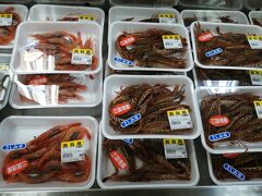 坂井市の「道の駅　みくに」では、鮮魚を販売。
ガサエビが安い～