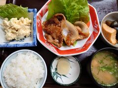 11:30　ウベ食堂

お昼は大衆食堂。
あら、美味しい。


豚の生姜焼き定食　たしか900円ぐらい
駐車場　有り