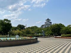 ＜豊公園と長浜城＞

ホテル前に広がる「豊公園」

豊臣秀吉公の居城であった長浜城跡に広がる総合公園です。
公園内には長浜城天守閣を模した長浜城歴史博物館があります。