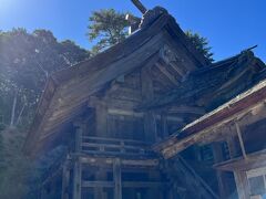 そのまま、車で、八雲立つ風土記の丘　として開設されている遺跡群に向かいました。丘の上コーヒーで休憩後、まずは神魂神社へ。荘厳でした。