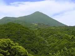 今度は会津若松から磐梯山の西側の磐梯山ゴールドラインを通ります。
磐梯山がまじかに見えます。