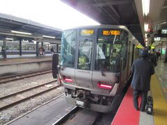 大阪から天王寺まで移動。ここで阪和線に乗り換えます。
大阪環状線の阪和線直通ですが目的地は快速が止まらないので普通に乗り換えます。
