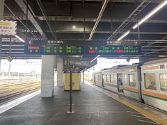 遅れもなく豊橋駅へ到着。
10分のトイレ休憩を挟み。7:09発の熱海行きに乗り換えです。ここから長い静岡県内へ向けて走ります。
熱海まで42駅です。果てしなく長く感じます。