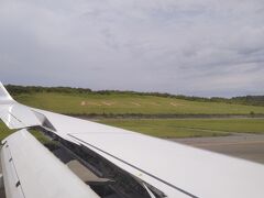 秋田空港に着陸。