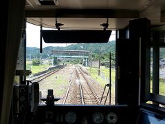 8両編成の快速電車から、2両編成のワンマン電車に乗り継いだので、自ずと車内は大混雑。乗客の大半が『福知山』まで乗り通す感じで、この電車では終始 立ちんぼでした。。
