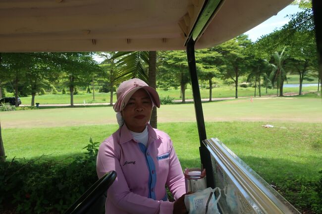 ◇Rayong Grenn Valley Country Club<br />ベテランキャディさんです。<br />他のコースで１０年以上経験だが、当コースは新米１ヶ月間。<br />やはり、グリーンは読めてなかった。残念。<br />