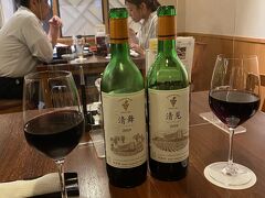 夕食はホテル内の和食、六郎で。
池田ワインを二種類。写真用にボトルを並べてもらいました。
清見と清舞