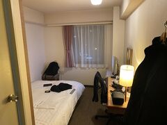 カーシェアを返却して函館駅方面へ戻り、ホテルへチェックインしました。

今回はこちらのホテルに2泊します。
函館駅からは15分ほど歩きますが2泊で5100円とかなり安く、セイコーマートもすぐ近くなので便利です。