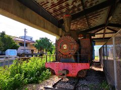 Once upon a time...
南大東島にはサトウキビを運搬するためのシュガートレインが、島一周環状線と6本の支線が張り巡らされていたそうで、当時の機関車が展示されています。