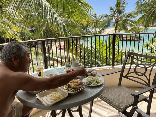 買ってきたプレートフード以外にも、サラダや単品お惣菜が有りますから、部屋食でも十分にフルコース気分ですよ。