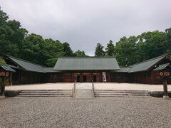 広々としたというか、ガラリとした神社。
雰囲気は良いですが、観光客はあまりいないような。