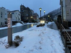 坂の街函館で有名な八幡坂です。

夜は人も少なく、冬季はライトアップされているのでおすすめですが寒いので完全防寒が必要です。
