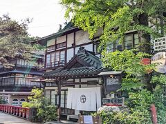 積善館の川よりこっちの離れの、気になってた薬膳のお店に入ってみる。