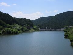 天理ダムから奈良盆地の東岸を南下しながら進むと、やがて初瀬ダムが見えて来ます