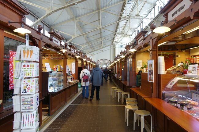 ランチはマーケットの近くにあるスープのお店へ