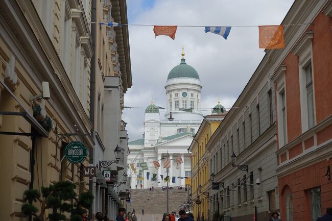 ランチのあとは再び市内観光へ<br />まずはヘルシンキ大聖堂