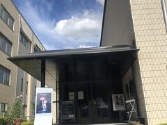 祝日なので国旗が掲げられています
