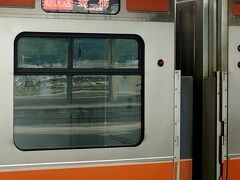 JR三ノ宮駅 5時34分発に乗車。
大阪、米原、豊橋、浜松と乗り継いでいきます。

米原では、タイミングよく豊橋まで直通の新快速があってラッキー☆
大垣で乗り換えなくていいのが有り難い。