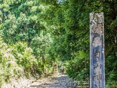 寄り道はしましたが、だいたい予定の時間で白山平泉神社に到着
観光地のはずですが、訪れる人もすくないようです
誰もいない