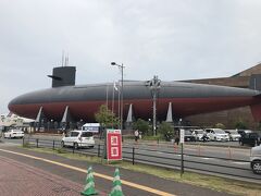 軍港呉の町巡り：潜水艦あきしお。
全長76.2m・重さ2,250t。1986年（昭和61年）～2004年（平成16年）まで海上自衛隊で活躍していた。
2006年（平成18年）より海上自衛隊呉資料館「てつのくじら館」で実物が展示されている。日本で唯一潜水艦の中を見学できる。尚、潜水艦館内は撮影禁止。