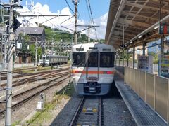 甲府駅から今度はJR東海の身延線に乗り換えます。
同じ道を辿って帰るのは面白くありませんからね。