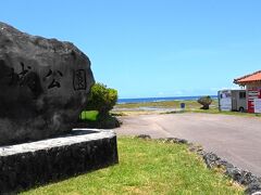 ここは地元の方か米軍関係者の方しか来ないビーチですので、静かな沖縄の海を楽しむことができます。