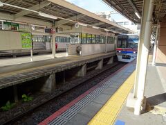 そして、朝の７時には京成成田駅へ行き、電車で空港に向かいます。

プレミアムエコノミーの集合は、第１ターミナルの国内線チェックインカウンターに１０時３０分。３時間後でも十分間に合います(笑)

しかし、ホテルでボーっとするよりは、久々の成田空港を楽しもうかなということで、早めの動きとなりました。まずは、第２ターミナルへ向かいます。