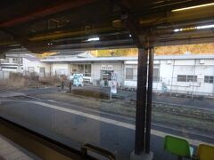 霧島温泉駅。霧島行きのバスもあるそうです。