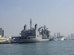 台湾海軍の補給艦。高雄は港町でもあり、軍港もあります。金門島勤務はここから出発するそうです。今回は台湾人のガイドがついてくれたのですが、彼は徴兵期間中、金門島勤務だったそうです。