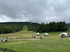 サンメドウズ清里の前は、広々とした芝生広場になっています。