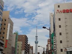 さて、体力回復してきたら、かっぱ橋へ向かいます。

前日の東京タワーに引き続き、今日はスカイツリーがちらっと見えた！