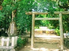 新宮駅から電車で移動して、JR那智駅に12：00頃に着きました。熊野那智大社方面行きのバスの時間まで30分ほどあるので、那智駅から徒歩3分ほどのところにある浜の宮王子と補陀落山寺に行ってみます。