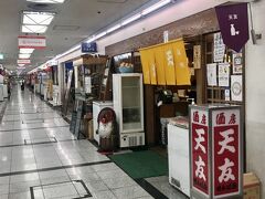 堺筋本町駅に戻り、せんびるへ。店外のメニューに惹かれて、「天友」へ入店しました。
