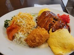 終演後にオムライスとクリームコロッケをいただきました。