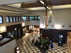 いよいよ台風本体の雨がかかってきました。
今夜のホテルは山奥で、歩道もなくとても歩いていけないのでピックアップの時間に合わせてユネッサンを後にします。
ユネッサン前15:40→宮城野営業所前15:49

宿の食事は恐ろしく高かったので、当然持ち込みに。
夕食は部屋食の弁当でも5500円ですからね･･･我が家には無理。
10月から6050円になるらしい。ひえっ！

宮城野営業所前にちょうどいい感じのカフェがあるので、そこでテイクアウトをと思っていたのですが、昼から何度電話してもつながらない･･･
嫌な予感しかしない･･･歩いて行ける場所にお店なんてないし、第一大雨で歩きたくないです。

現地に行った結果「台風のため臨時休業」との張り紙がΣ(￣ロ￣lll)
詰んだぁ～。。夕食も明日の朝食もセブンイレブンに決定！

【ホテルハーヴェスト明神平】
https://www.harvestclub.com/Un/Hotel/Hm/

送迎は宮城野営業所前バス停。
・お迎え可能時間：14:00～16:30
・お送り可能時間：9:30～11:30