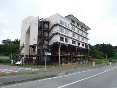 その後、震災遺構「たろう観光ホテル」に移動。
今回、「学ぶ防災」語り部ツアーに申し込んだのは、この中に入ることができるからだ。今まで参加した「学ぶ防災」では中に入ることはできなかった。