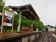 観光客もいない、静かな高千穂駅。