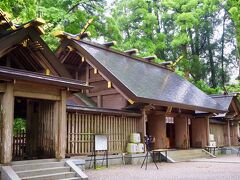 雨で神秘的な雰囲気がより一層増してました。