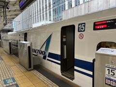 では新幹線で西へ。

東海道新幹線久しぶり～