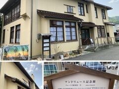 アンドリュース記念館です。

1907年にヴォーリズ建築の最初の建物である「アンドリュース記念近江八幡基督教青年会館（ＹＭＣＡ）」が竣工、1935年に2代目の会館として改築されたものです。

初代会館のイメージを踏襲したデザインと言われ、ヴォーリズ設計の他の建物と共に、2009年8月に国の登録有形文化財に登録されています。

当初の建物位置から12ｍ東方向に建てられたもので、旧建物の資材を再利用し移築されたようです。
内・外部共、デザインは変更されているようですが面積は同じで、記念室は「祈りの部屋」と呼ばれ、ヴォーリズが建設当初から7年間過した、一間続きの書斎と小部屋が当時のまま保存されていて（以前は2階にあったらしいですが、同じ方向の1階に移されたようです。）年に数回公開されているようです。

1987年に会館としての使用を終え、老朽化もあり2007年に竣工100周年を迎えることから「近江兄弟社創立100周年記念事業」として保存再生がなされたようです。