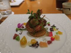 本日の夕食はブセナテラス敷地内の中華「琉華菜苑」

2人だと色々な種類が食べられないので、夏のスペシャルコースにした。
一品目は車エビの紹興酒漬け
