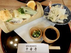 　　　　　　冷やしそうめん(天ぷら付)   1020円

　　　　　　3色素麺(白・抹茶・玉子)