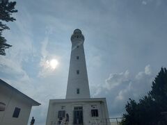 日御碕神社から車で3分の日御碕灯台へ。

ここは旦那さんの希望。
狭ーい螺旋階段をひたすら上って上まで行っていました。元気だねぇ。

