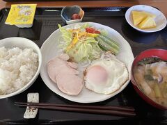 朝ご飯をしっかり食べて今日も遊びます。
